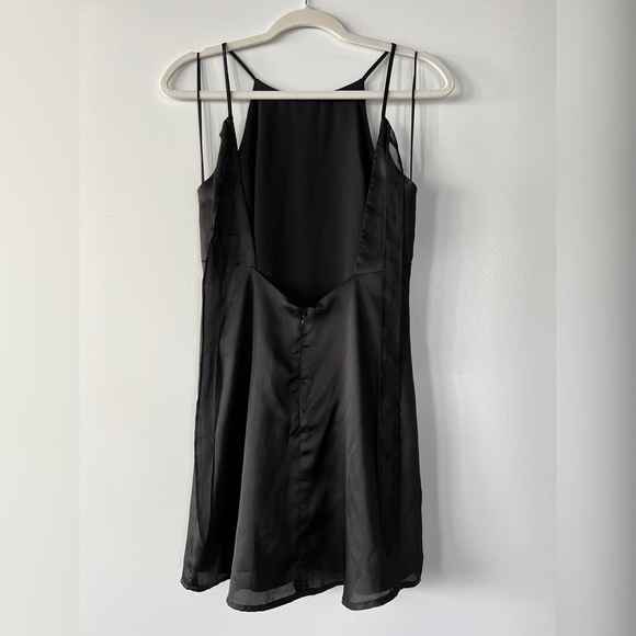 BLACK BACKLESS DRESS - Picture 2 of 2
